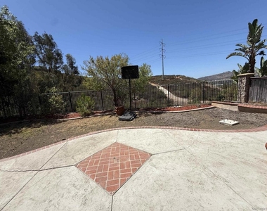 2750 Dove Tail Dr - Photo Thumbnail 28
