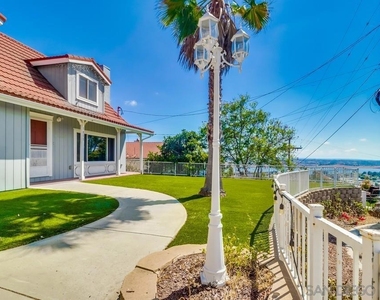 1011 La Mesa Ave - Photo Thumbnail 4