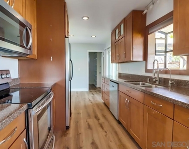 1011 La Mesa Ave - Photo Thumbnail 14