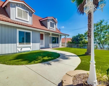1011 La Mesa Ave - Photo Thumbnail 3