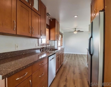 1011 La Mesa Ave - Photo Thumbnail 17