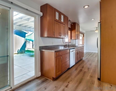 1011 La Mesa Ave - Photo Thumbnail 15