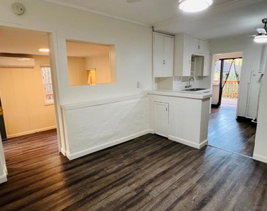 1515 31st Street - Photo Thumbnail 3