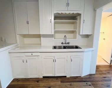 1515 31st Street - Photo Thumbnail 5