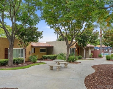 1000 Estes Street - Photo Thumbnail 8