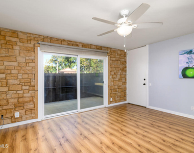31577 Lindero Canyon Road - Photo Thumbnail 3