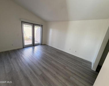 14832 Marquette Street - Photo Thumbnail 9