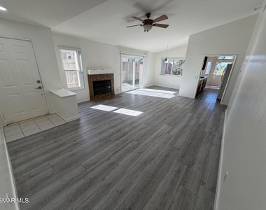 14832 Marquette Street - Photo Thumbnail 3