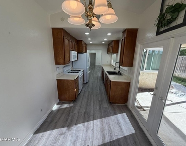 14832 Marquette Street - Photo Thumbnail 8