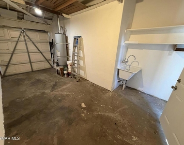 6555 Hazeltine Avenue - Photo Thumbnail 7