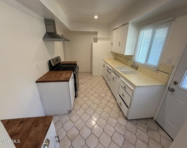 6555 Hazeltine Avenue - Photo Thumbnail 3