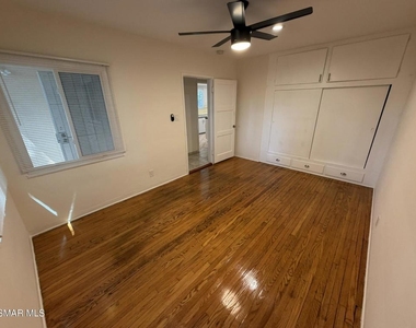 6555 Hazeltine Avenue - Photo Thumbnail 5