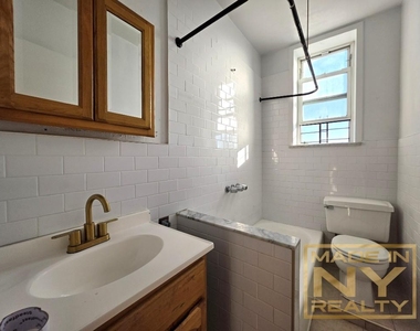 121-06 109th Ave - Photo Thumbnail 4