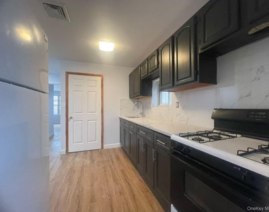 14916 Barclay Avenue - Photo Thumbnail 8