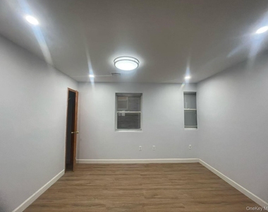 14916 Barclay Avenue - Photo Thumbnail 1