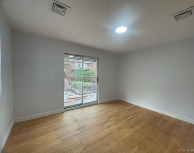 14916 Barclay Avenue - Photo Thumbnail 7