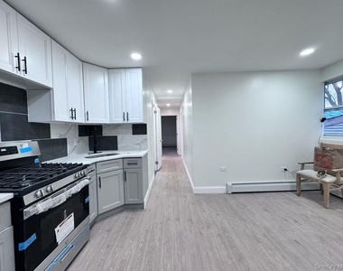 4521 Robinson Street - Photo Thumbnail 4
