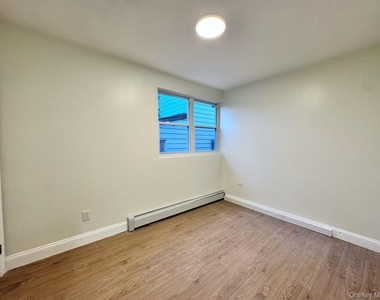 4521 Robinson Street - Photo Thumbnail 7