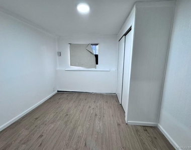 4521 Robinson Street - Photo Thumbnail 2