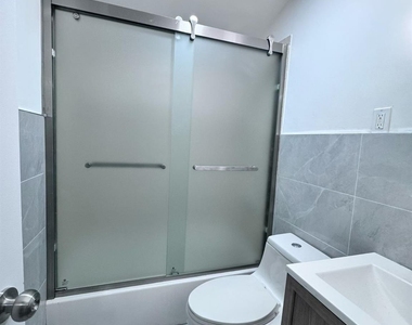4521 Robinson Street - Photo Thumbnail 6