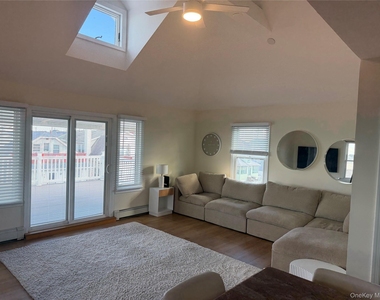 39 Indiana Avenue - Photo Thumbnail 3