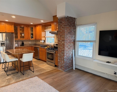 39 Indiana Avenue - Photo Thumbnail 4