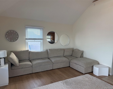 39 Indiana Avenue - Photo Thumbnail 2