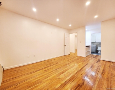 94-08 89 Avenue - Photo Thumbnail 12