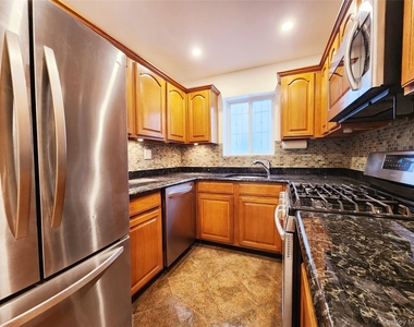 94-08 89 Avenue - Photo Thumbnail 7