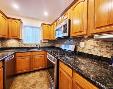 94-08 89 Avenue - Photo Thumbnail 9