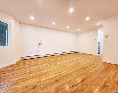 94-08 89 Avenue - Photo Thumbnail 4