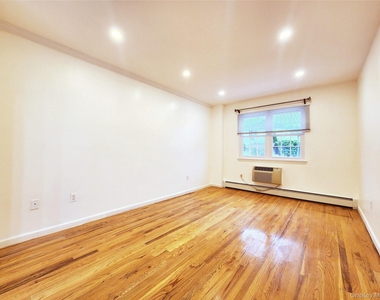 94-08 89 Avenue - Photo Thumbnail 17