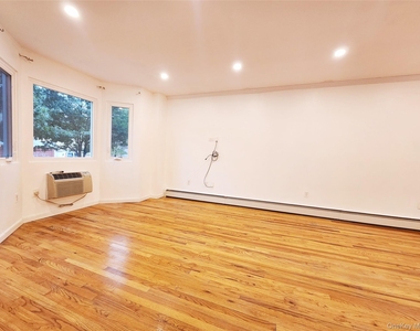 94-08 89 Avenue - Photo Thumbnail 3