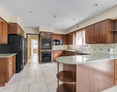 14 Oak Lane - Photo Thumbnail 5