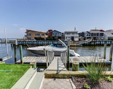 609 E Bay Drive - Photo Thumbnail 2