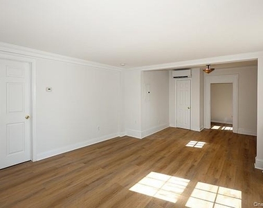 40 The Place - Photo Thumbnail 2