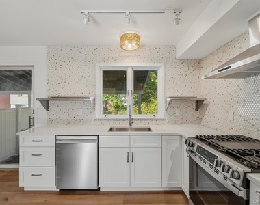 148 Charles Street - Photo Thumbnail 7