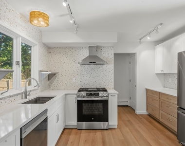 148 Charles Street - Photo Thumbnail 4
