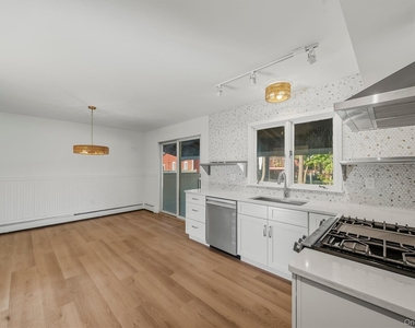148 Charles Street - Photo Thumbnail 6