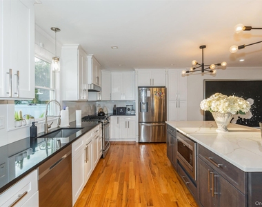 1402 Merrick Avenue - Photo Thumbnail 12