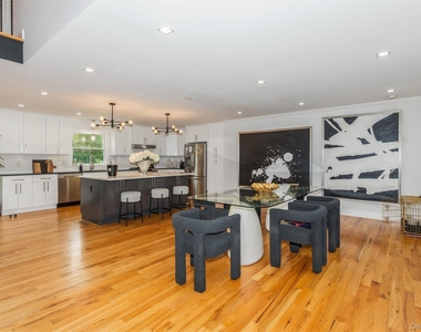 1402 Merrick Avenue - Photo Thumbnail 6