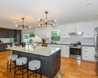 1402 Merrick Avenue - Photo Thumbnail 9
