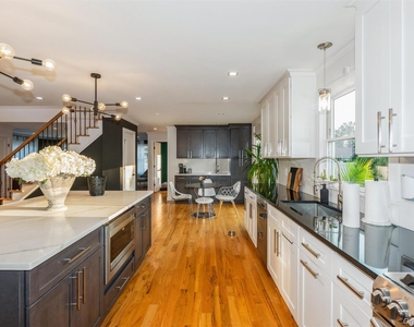 1402 Merrick Avenue - Photo Thumbnail 10