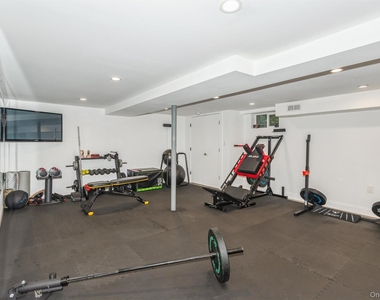 1402 Merrick Avenue - Photo Thumbnail 24