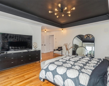 1402 Merrick Avenue - Photo Thumbnail 15
