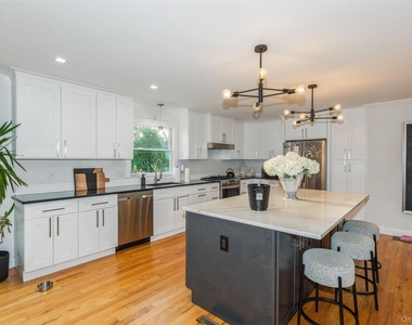 1402 Merrick Avenue - Photo Thumbnail 8