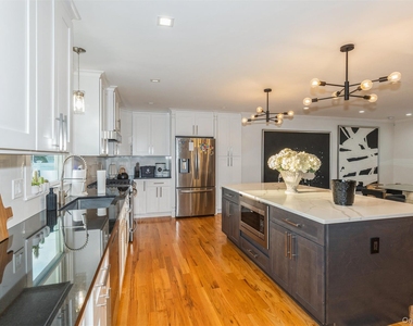 1402 Merrick Avenue - Photo Thumbnail 11