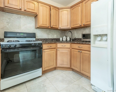 75 Frost Pond Road - Photo Thumbnail 4