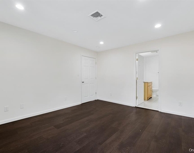 3 Charles Lane - Photo Thumbnail 14