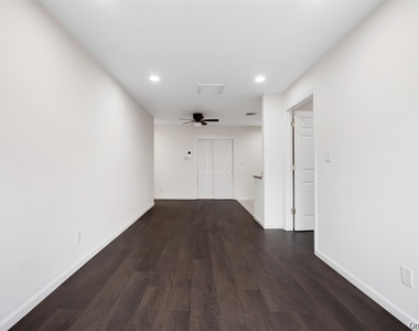 3 Charles Lane - Photo Thumbnail 10